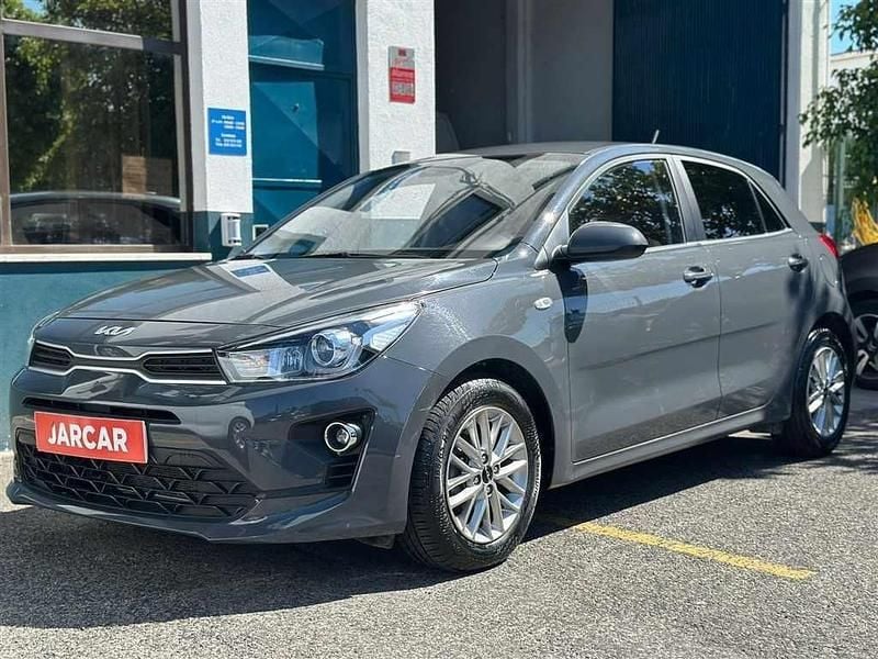 Cinzento Usado 2023 Kia Rio | € 15.900 (Preço justo) - Imagem 1/4