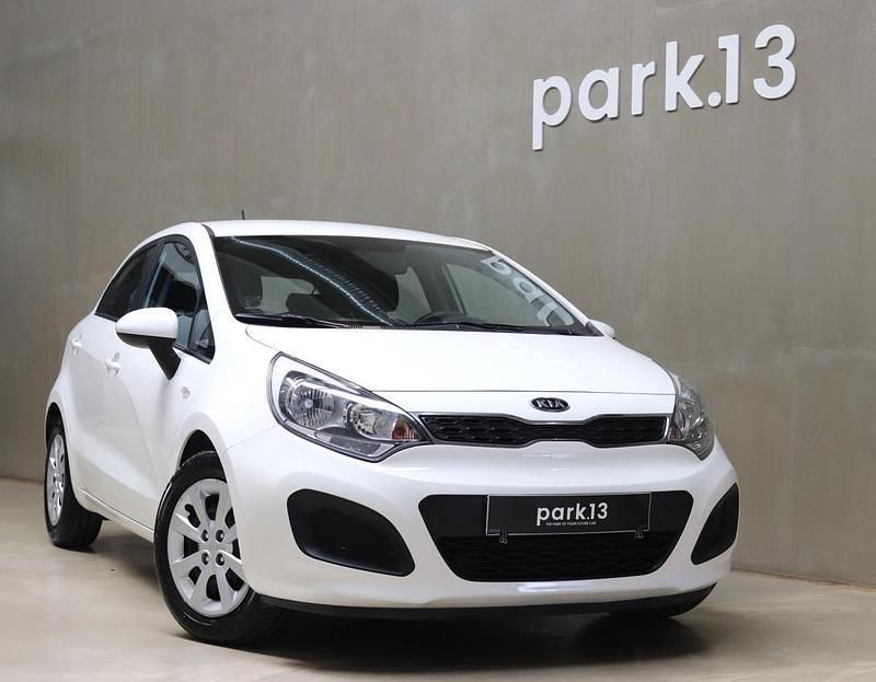 Branco Usado 2013 Kia Rio EX Citadino | € 7.990 (Super Preço) - Imagem 1/4