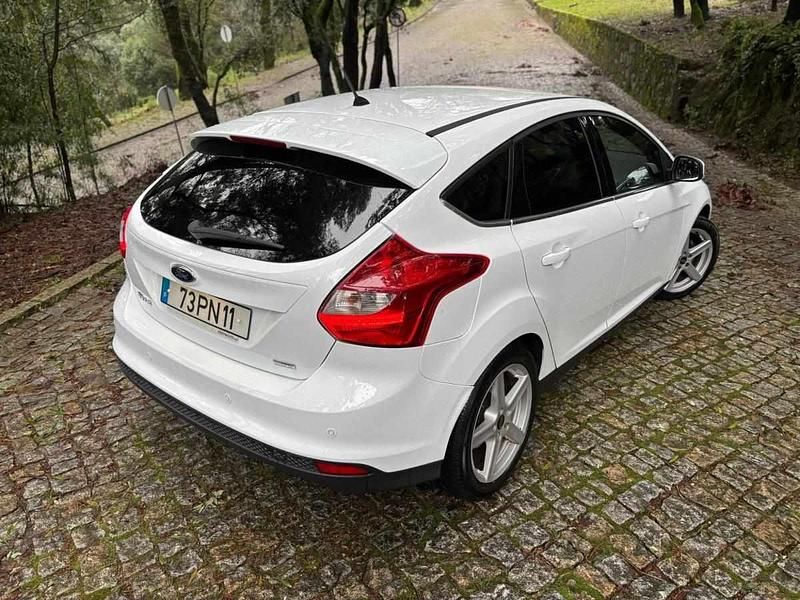 Usado Ford Focus 95 HP (69 kW) 2012 Branco