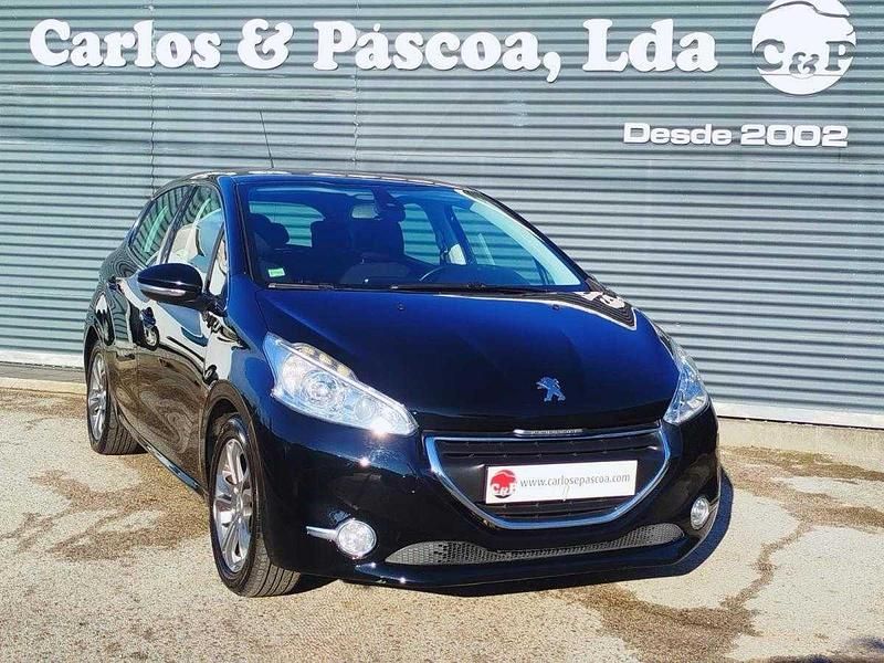 Preto Usado 2015 Peugeot 208 Citadino | € 9.900 (Preço justo) - Imagem 1/4