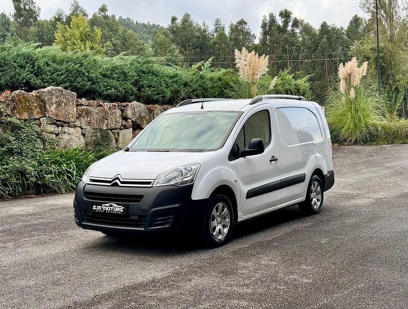 Branco Usado 2017 Citroën Berlingo Feel Monovolume | € 10.750 (Preço justo) - Imagem 1/4
