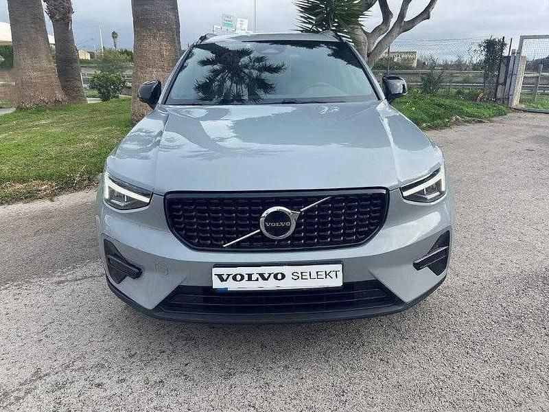 Usado Volvo XC40 163 HP (119 kW) 2025 Prateado SUV