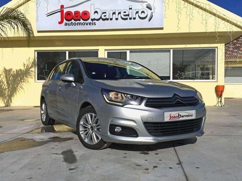 Cinzento (metalizado) Usado 2015 Citroën C4 Feel Citadino | € 13.900 - Imagem 1/4