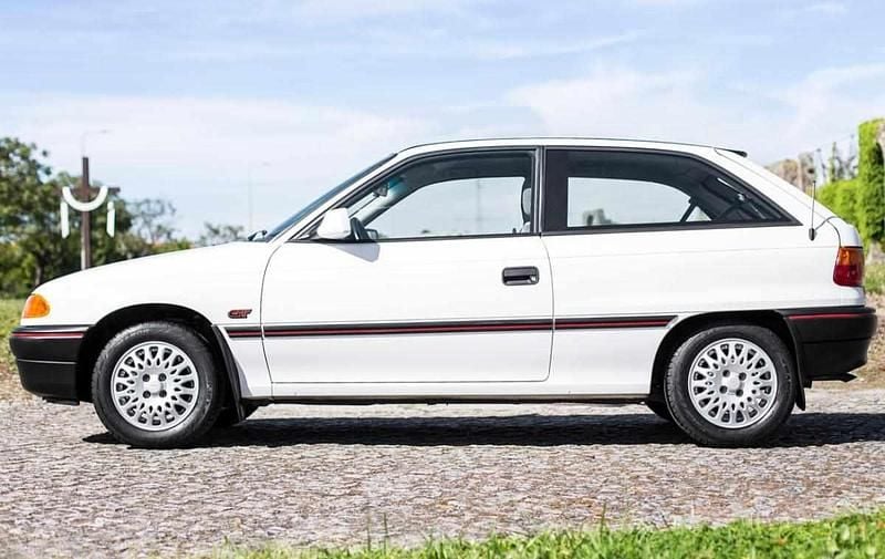 Branco Usado 1993 Opel Astra Cabriolet Cabrios | € 5.000 - Imagem 1/4