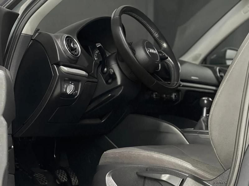 Usado Audi A3 116 HP (85 kW) 2020 Cinzento Sedan