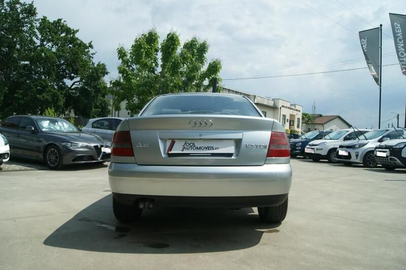 Usado Audi A4 115 HP (84 kW) 2000 Prata Sedan