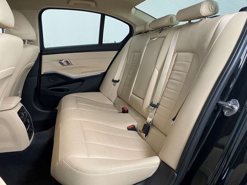 Usado BMW 320 Advantage 190 HP (139 kW) 2020 Preto Sedan