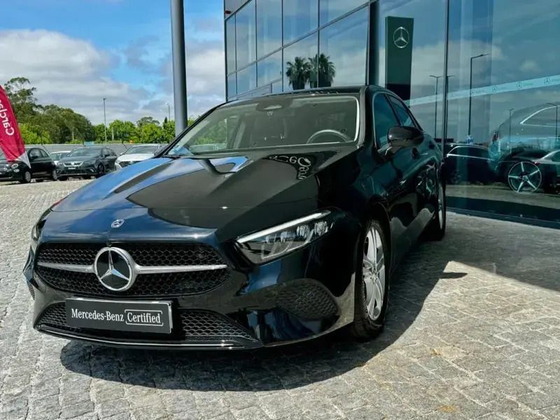 Preto cosmos Usado 2023 Mercedes A200 Advanced Citadino | € 39.190 (Preço justo) - Imagem 1/4