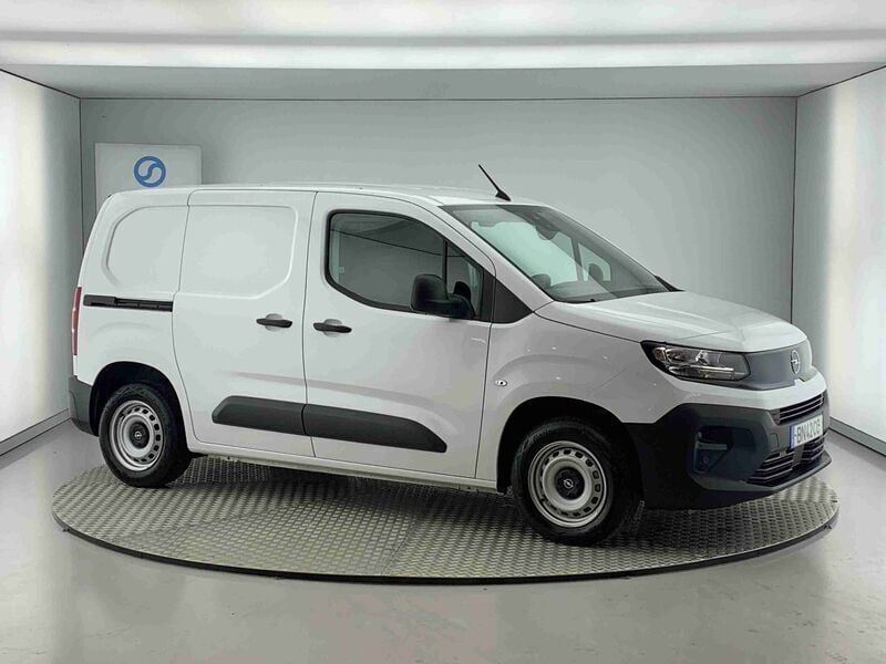 Branco Usado 2024 Opel Combo Monovolume | € 18.990 (Preço elevado) - Imagem 1/4