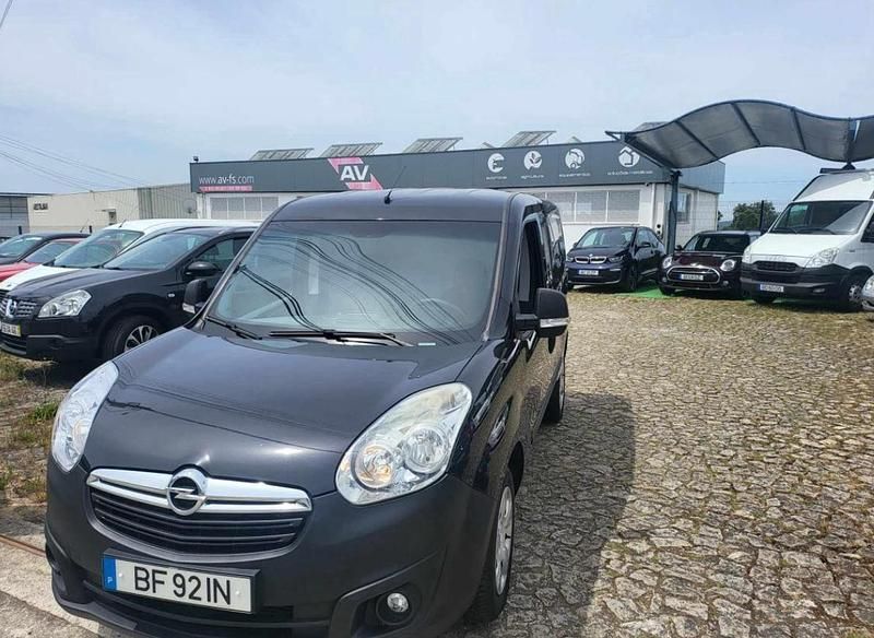 Preto Usado 2017 Opel Combo Monovolume | € 10.450 (Preço justo) - Imagem 1/4