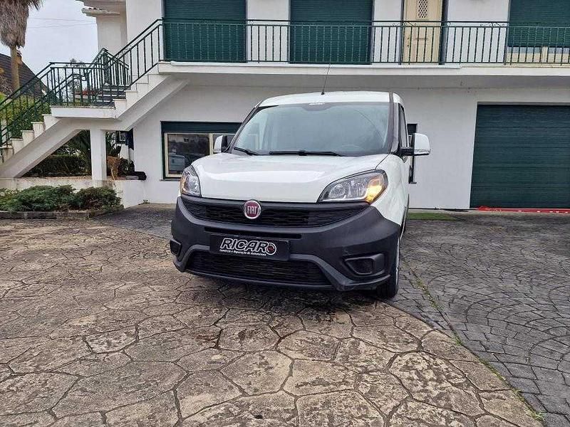 Usado Fiat Doblò 105 HP (77 kW) 2022 Branco Monovolume