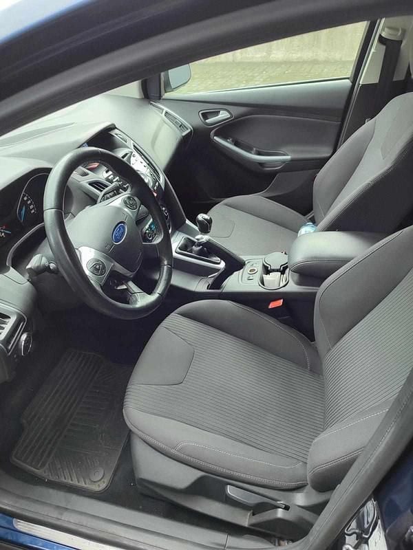 Azul Usado 2013 Ford Focus Sedan | € 5.000 (Super Preço) - Imagem 1/4