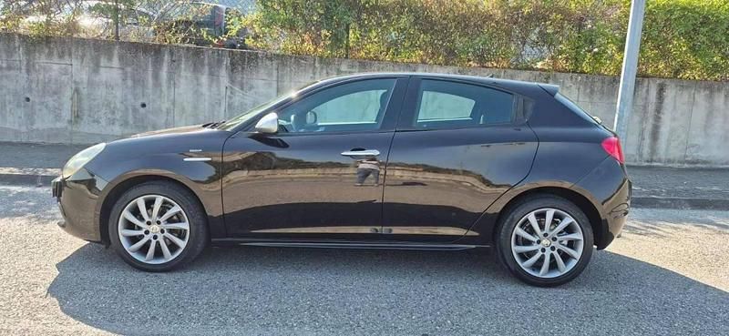 Usado Alfa Romeo Giulietta Veloce 105 HP (77 kW) 2014 Preto Citadino