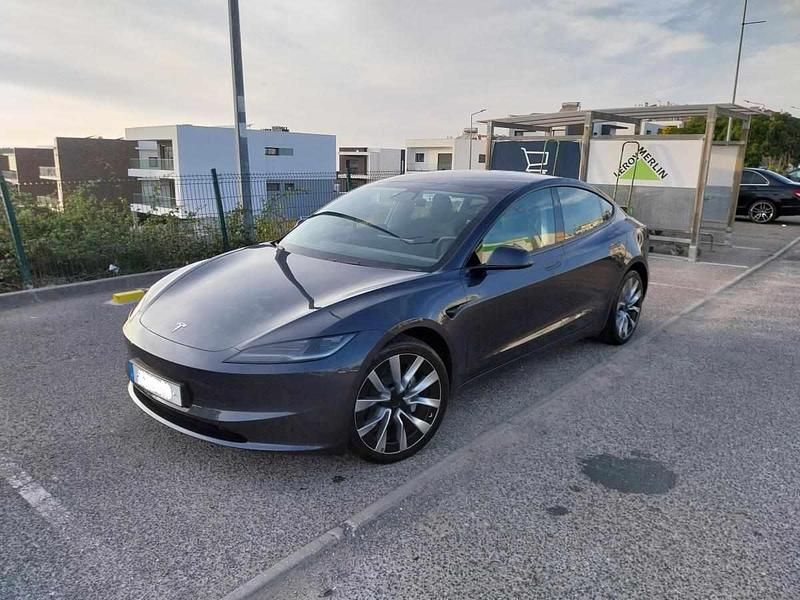 Cinzento Usado 2024 Tesla Model 3 Standard Range Sedan | € 36.500 (Caro) - Imagem 1/4