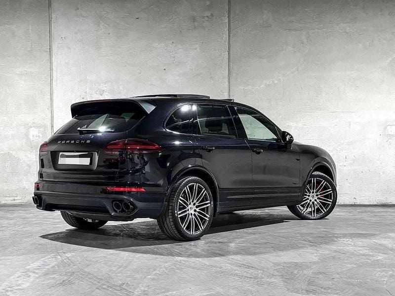 Usado Porsche Cayenne S E-Hybrid 416 HP (305 kW) 2015 Preto SUV