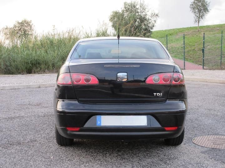 Usado Seat Cordoba 80 HP (58 kW) 2007 Preto Sedan