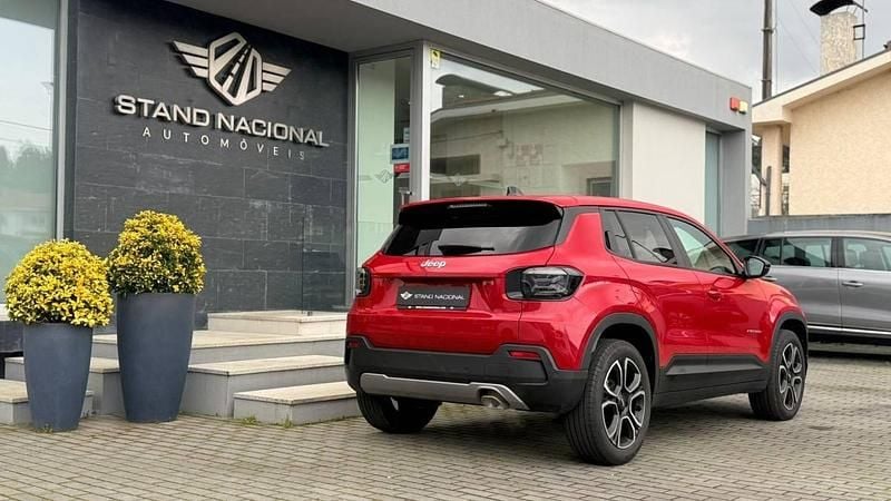 Usado Jeep Avenger Summit 101 HP (74 kW) 2025 Vermelho SUV