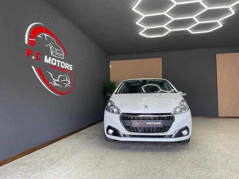 Branco Usado 2019 Peugeot 208 Citadino | € 9.900 (Bom preço) - Imagem 1/4