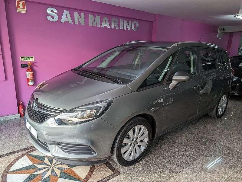 Cinzento Usado 2018 Opel Zafira Dynamic Monovolume | € 15.700 (Preço justo) - Imagem 1/4