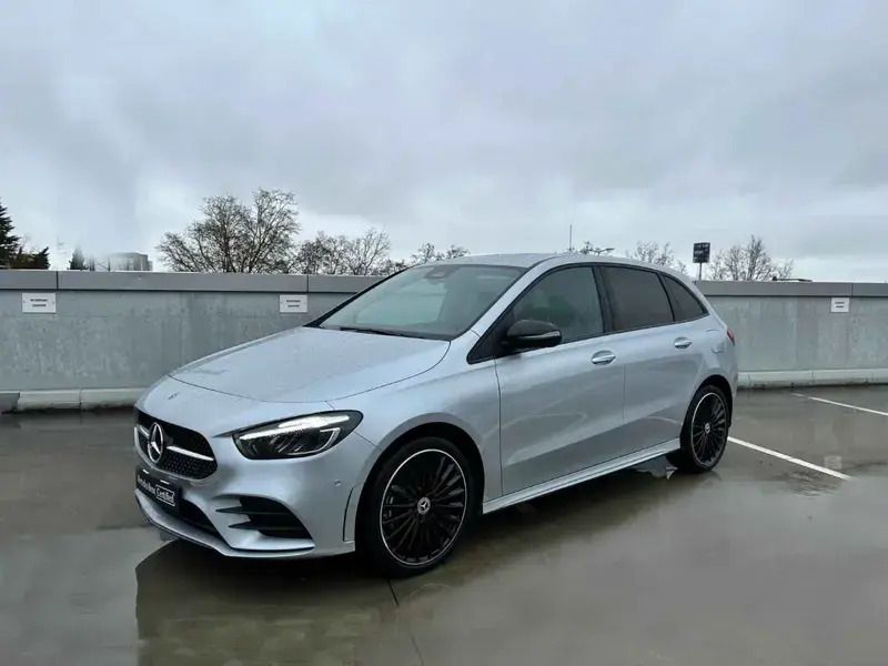 Cinzento hightech Usado 2025 Mercedes B250e Premium Monovolume | € 52.990 - Imagem 1/4