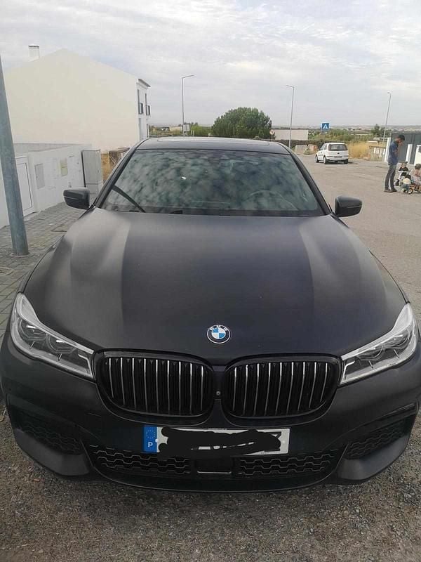 Preto Usado 2018 BMW 730 Sedan | € 37.000 - Imagem 1/4