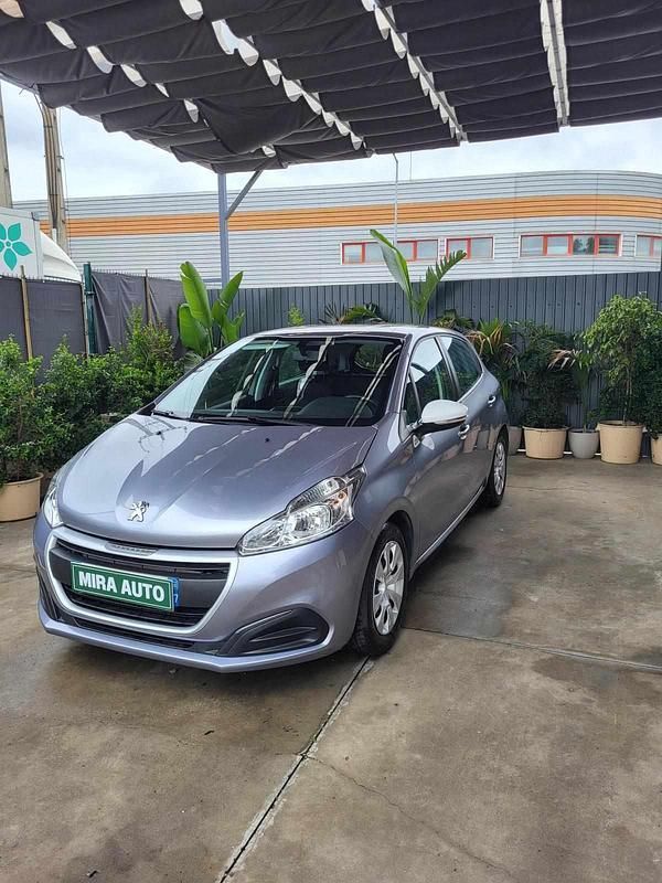 Cinzento Usado 2019 Peugeot 208 Citadino | € 8.500 (Super Preço) - Imagem 1/4