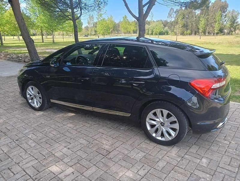 Cinzento Usado 2014 Citroën DS5 Citadino | € 10.000 (Preço justo) - Imagem 1/4