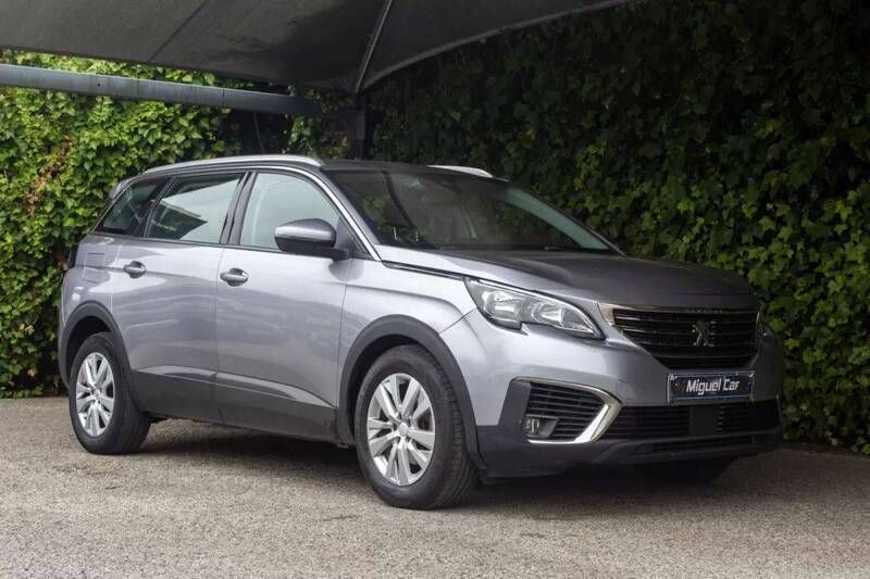 Cinzento Usado 2019 Peugeot 5008 Active Monovolume | € 17.500 (Caro) - Imagem 1/4