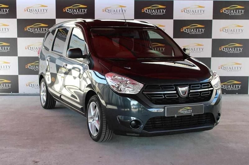 Cinzento Usado 2021 Dacia Lodgy Monovolume | € 16.950 (Preço justo) - Imagem 1/4