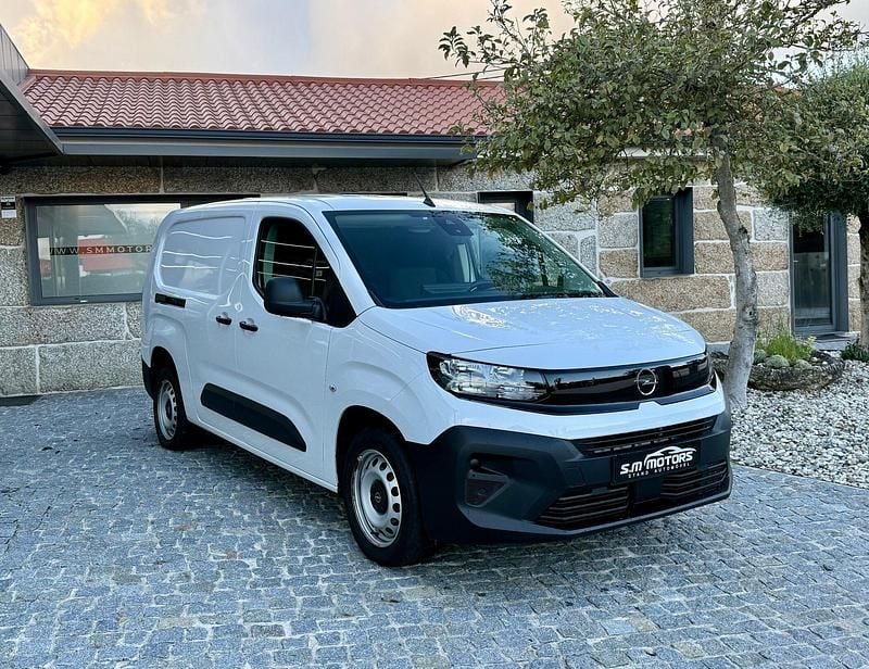 Branco Usado 2024 Opel Combo Monovolume | € 22.000 (Caro) - Imagem 1/4