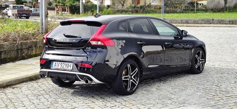 Usado Volvo V40 115 HP (84 kW) 2014 Sedan