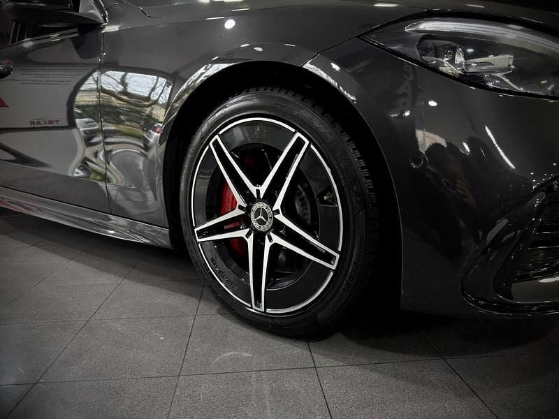 Usado Mercedes C200 AMG line 150 HP (110 kW) 2022 Preto Carrinha