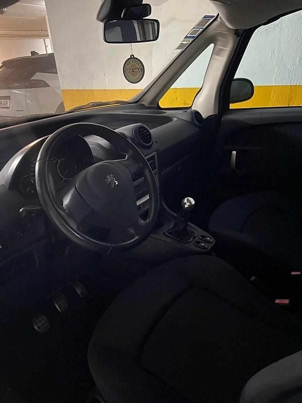 Usado Peugeot 1007 68 HP (50 kW) 2005 Preto Monovolume