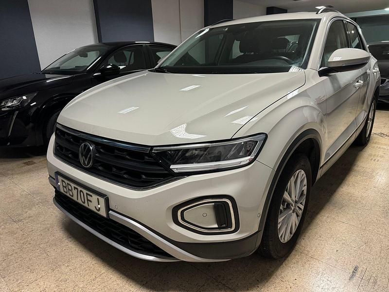 Usado VW T-Roc Style 110 HP (80 kW) 2023 Bege SUV