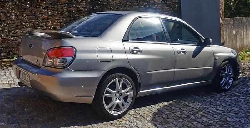 Cinzento Usado 2006 Subaru Impreza Sedan | € 13.000 - Imagem 1/4