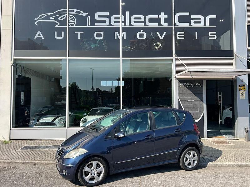 Azul Usado 2004 Mercedes A180 Avantgarde | € 4.250 - Imagem 1/4