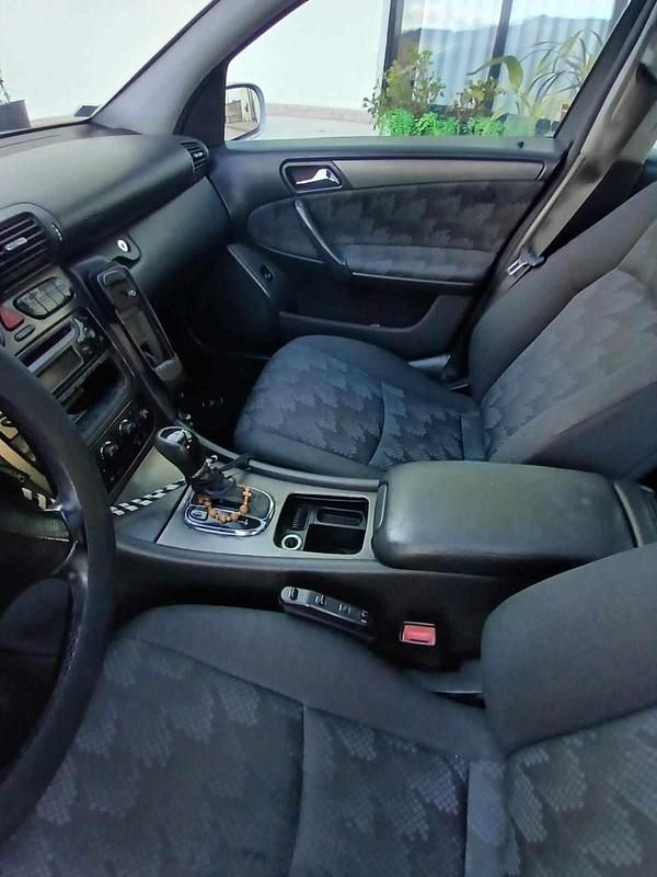 Usado Mercedes C220 143 HP (105 kW) 2001 Cinzento
