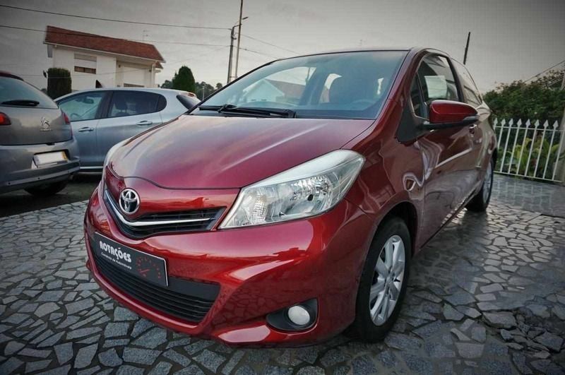 Vermelho Usado 2012 Toyota Yaris Citadino | € 8.490 (Preço justo) - Imagem 1/4