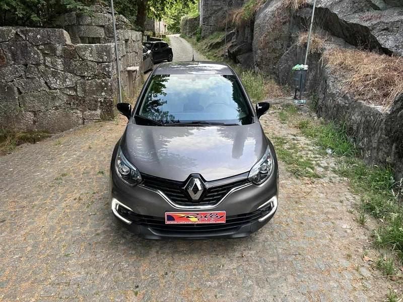 Usado Renault Captur 90 HP (66 kW) 2019 Cinzento SUV
