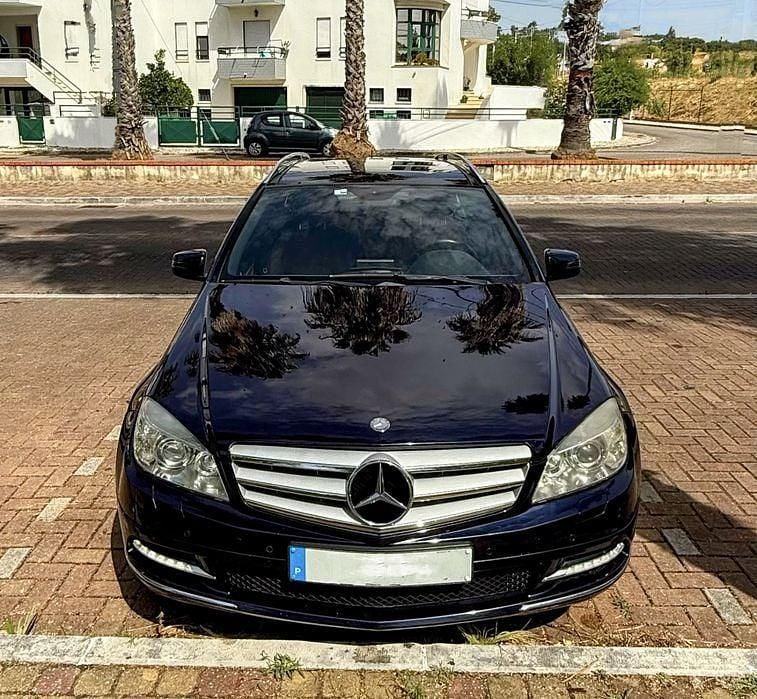 Azul Usado 2010 Mercedes C250 Sedan | € 10.900 (Preço justo) - Imagem 1/4