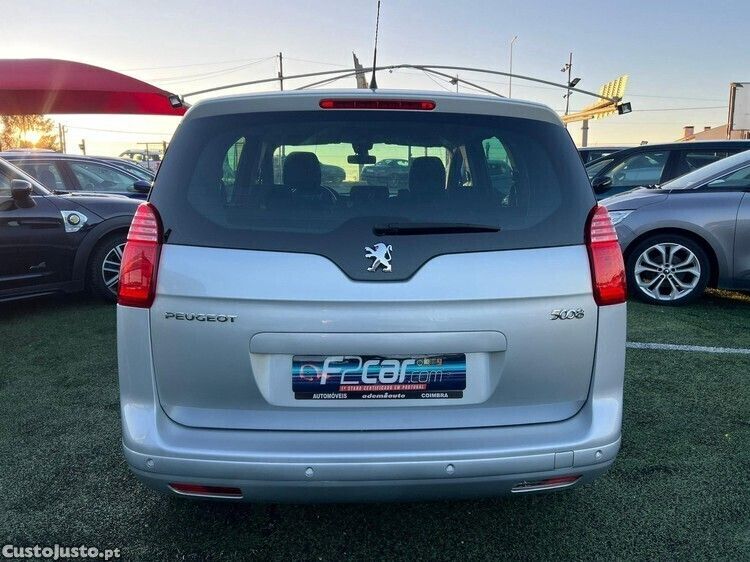 Cinza Usado 2010 Peugeot 5008 Monovolume | € 9.500 (Caro) - Imagem 1/1
