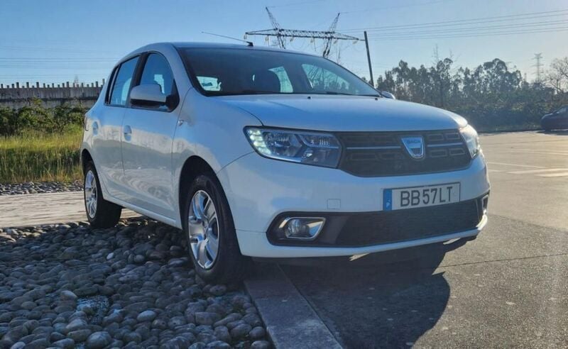 Branco Usado 2017 Dacia Sandero Comfort Citadino | € 8.500 (Super Preço) - Imagem 1/4