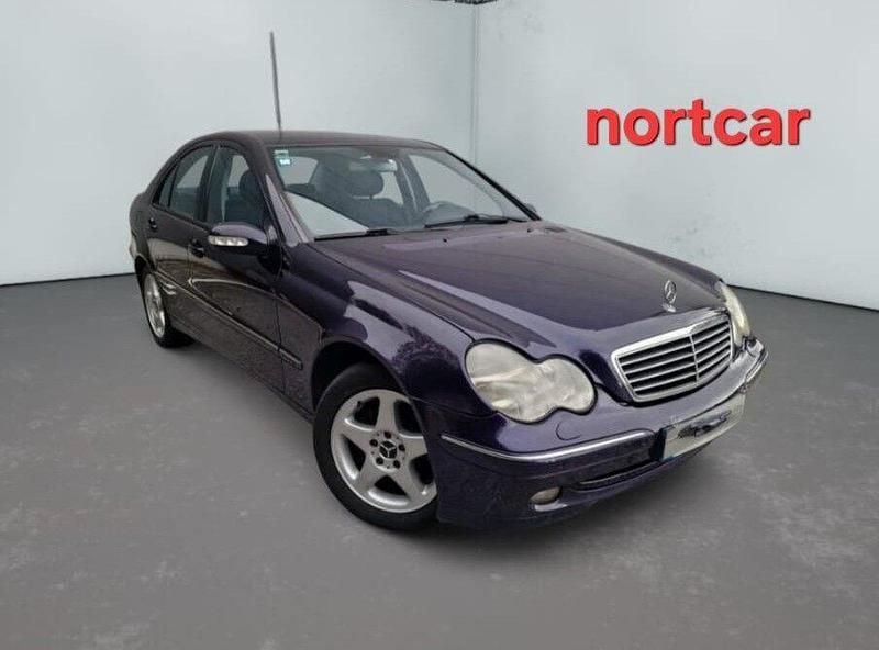 Azul Usado 2000 Mercedes C220 Avantgarde Sedan | € 4.900 - Imagem 1/4