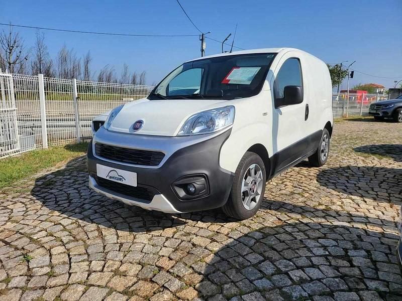 Branco Usado 2021 Fiat Fiorino Monovolume | € 9.750 (Preço elevado) - Imagem 1/4