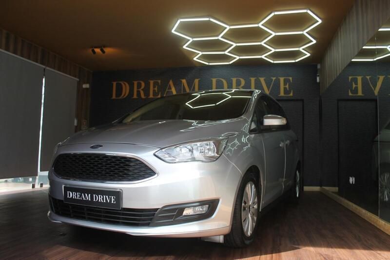 Cinzento Usado 2016 Ford Grand C-Max Monovolume | € 10.290 - Imagem 1/4