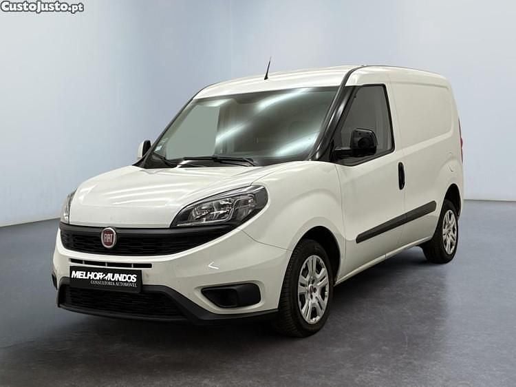 Usado Fiat Doblò Lounge 105 HP (77 kW) 2022 Branco Monovolume