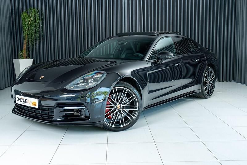 Preto Usado 2017 Porsche Panamera 4 Sedan | € 72.400 - Imagem 1/4