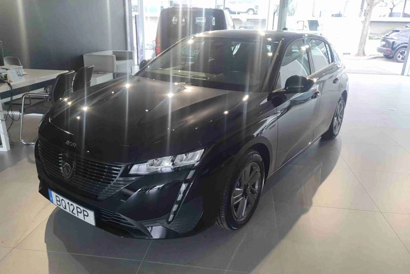 Preto Usado 2025 Peugeot 308 Style Citadino | € 32.500 (Preço justo) - Imagem 1/4