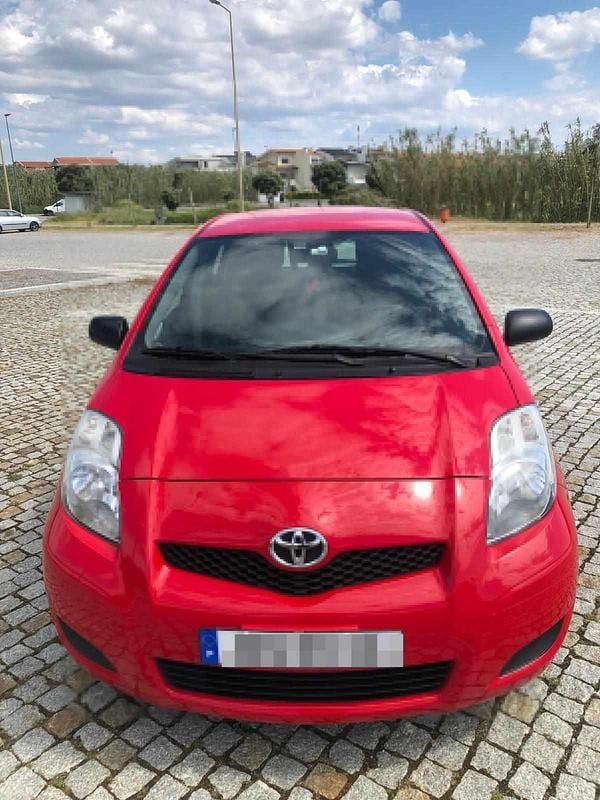 Vermelho Usado 2011 Toyota Yaris | € 6.990 (Preço justo) - Imagem 1/4
