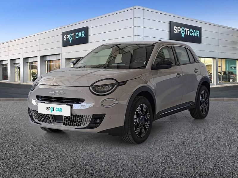 Bege Usado 2025 Fiat 600 SUV | € 24.500 (Preço justo) - Imagem 1/4